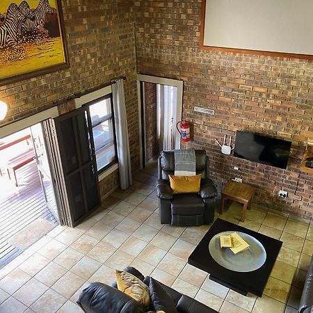 Nghala Self-Catering Holiday Home Марлот-Парк Экстерьер фото